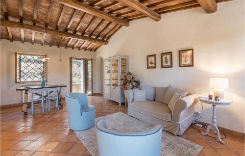 a living room with a couch and a table at Nice Home In Lugnano In Teverina in Lugnano in Teverina