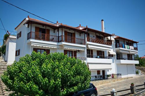 Gallery image of Elpida Apartments in Votsi