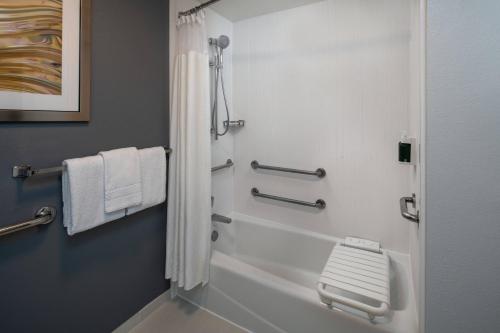 a bathroom with a bath tub and a shower stall at Courtyard by Marriott Memphis East/Park Avenue in Memphis