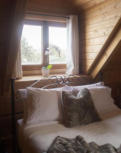 Gallery image of Hébergement "La Maison en Bois Rond" in Sainte-Marie