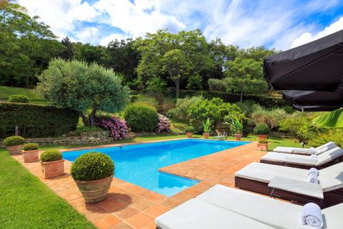 A piscina localizada em Luxury Villa Napoleon near Florence ou nos arredores