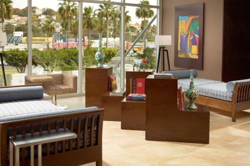 Un lugar para sentarse en Courtyard by Marriott Queretaro