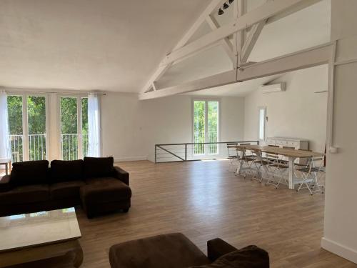 Χώρος καθιστικού στο Le Moulin de Prades 4 étoiles logement entier Parc Naturel Haut Languedoc - Salagou
