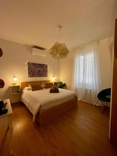 a bedroom with a large bed and a window at I Limoni di Vernazza in Vernazza