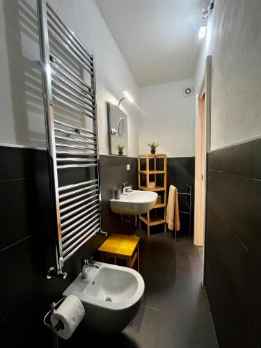 a bathroom with a sink and a toilet and a mirror at I Limoni di Vernazza in Vernazza