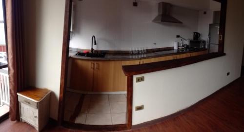 a kitchen with a counter and a sink in a room at Departamento Centro Temuco 3D, 2B, Familiar, Piscina, Estacionamiento in Temuco