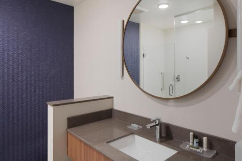 Koupelna v ubytování Fairfield Inn & Suites by Marriott Stony Creek