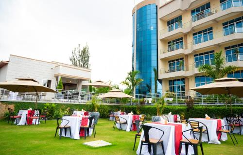 Ресторан / где поесть в Madras Hotel and Apartments