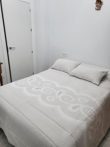 a white bedroom with a bed and a closet at Paradise of Dreams Apartamentos - LA CARRERA in Adra