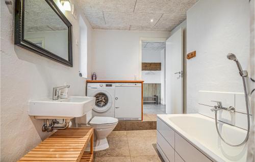 Koupelna v ubytování Cozy Home In Knebel With Indoor Swimming Pool