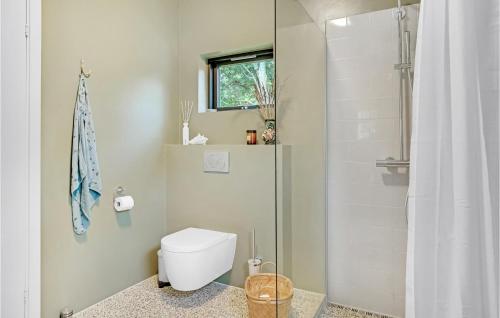 Koupelna v ubytování Nice Home In Vig With Wifi And 4 Bedrooms