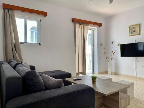 Spacious Apartment, steps from the Beach - El Greco Apartments No 12