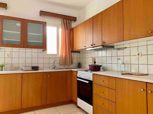 Spacious Apartment, steps from the Beach - El Greco Apartments No 12