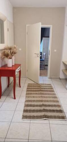 a room with a table and a door with a rug at Geräumige Wohnungen Zentrumsnah Schwandorf in Schwandorf in Bayern