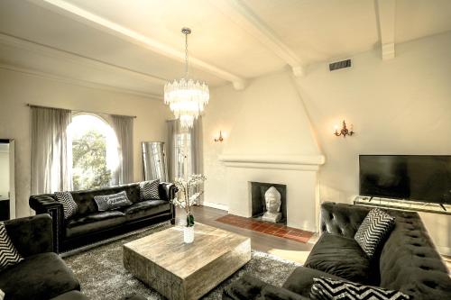 a living room with couches and a coffee table at Gorgeous Renovated 3BD 2BA near West Hollywood and Beverly Hills in Los Angeles