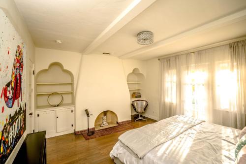 a bedroom with a bed and a fireplace at Grand Spanish 3BD 2BA near West Hollywood and Beverly Hills in Los Angeles