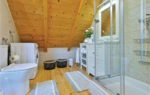 a bathroom with a toilet and a glass shower at Amazing Home In Varazdinske Toplice With Outdoor Swimming Pool in Varaždinske Toplice