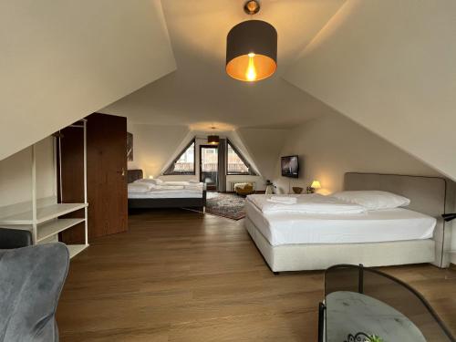 a bedroom with two beds in a attic at Altstadt-FeWo-Zentrum in Hameln