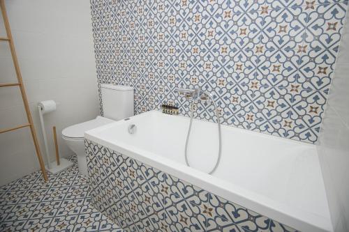 Ένα μπάνιο στο Aeonian Villa Ermioni