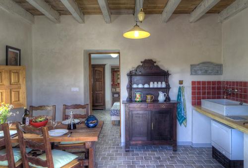 a kitchen with a table and chairs in a room at A Loghja Di Cavallo Morto in Bonifacio