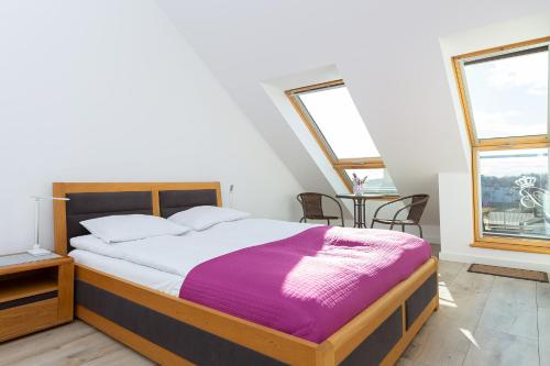 Posteľ alebo postele v izbe v ubytovaní DreamHouse Apartament „Laguna” ul. Wschodnia 12, Darłówko Wschodnie