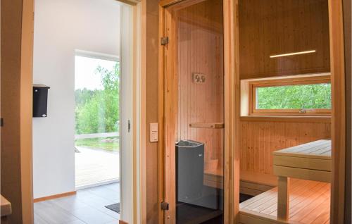 uma porta para um quarto com um lavatório e uma janela em Beautiful Home In Holmsj With Sauna em Holmsjö