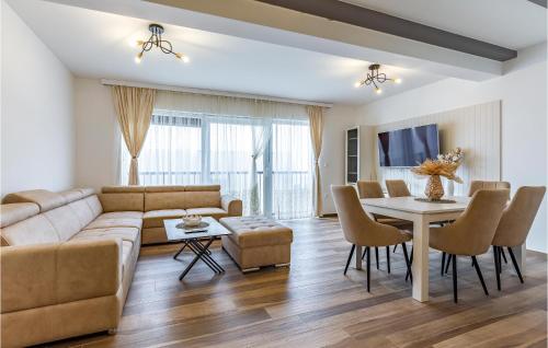 4 Bedroom Lovely Apartment In Medulin