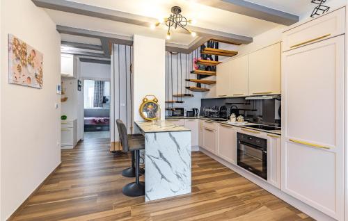4 Bedroom Lovely Apartment In Medulin