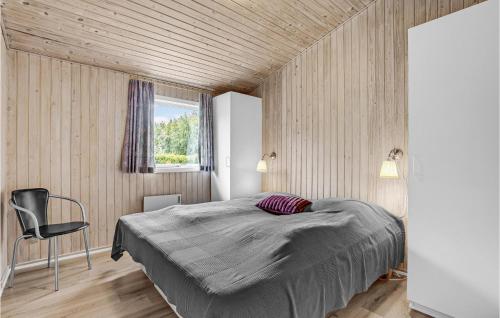 Postel nebo postele na pokoji v ubytování Beautiful Home In Dannemare With Sauna