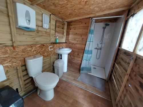 Rum Bridge Fisheries "The Cabin" tesisinde bir banyo