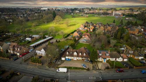 an aerial view of a town with houses and a street at Amazing Quiet Garden House near London Luton Airport in Luton