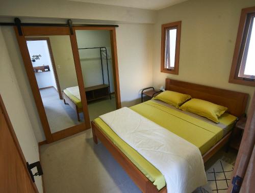 a bedroom with a bed and a large mirror at Recanto dos Ipês 2 in Domingos Martins