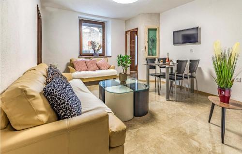 Stunning apartment in Valtura with 2 Bedrooms and WiFi