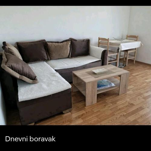 Ein Sitzbereich in der Unterkunft Apartman David - 65m² I Apartman Filip - 55m²