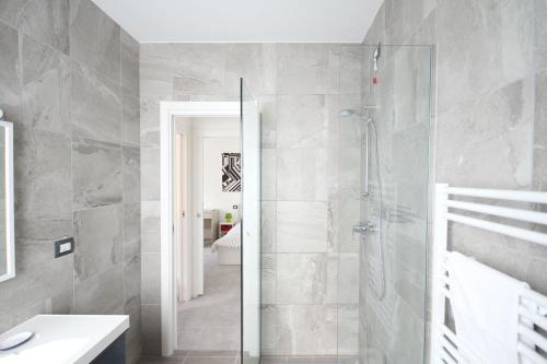 a bathroom with a shower with a glass door at Via Volta Lenno in Tremezzo