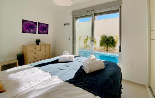 Llit o llits en una habitació de Lovely Home In Alicante With Wifi
