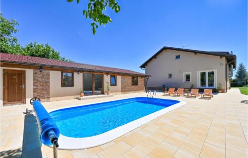 Gorgeous Home In Bjelovar With Sauna