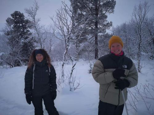 two women standing in the snow at Villa Fregn in Ljørdal