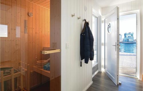 a hallway with a door to a room with a window at Schwimmendes Haus 24 in Olpenitz