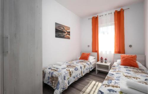 a bedroom with two beds and a window at Nice Home In Kapovci With Outdoor Swimming Pool in Brusići