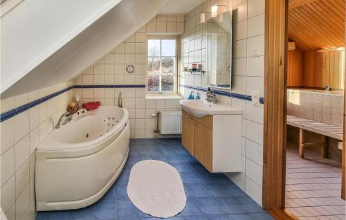 a bathroom with a tub and a sink at Pet Friendly Home In Rnnng With House Sea View in Rönnäng