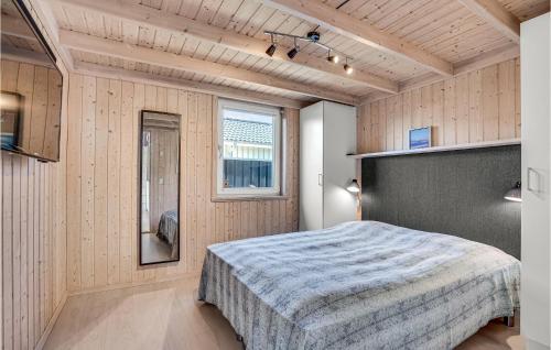 Postel nebo postele na pokoji v ubytování Nice Home In Blokhus With Kitchen