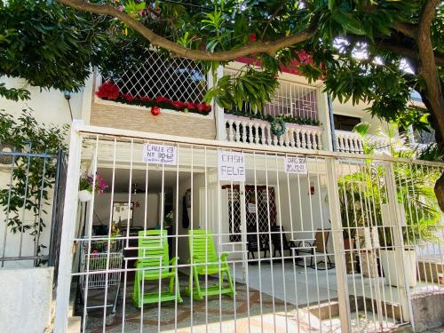 Bangunan di mana terletaknya rumah tamu ini
