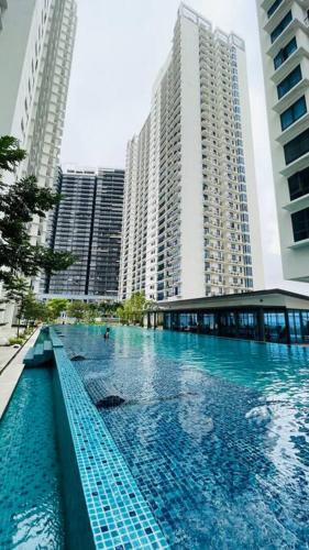Πισίνα στο ή κοντά στο D'puncak Trefoil Setia Alam