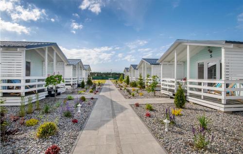 Beautiful Home In Darlowo With Kitchen