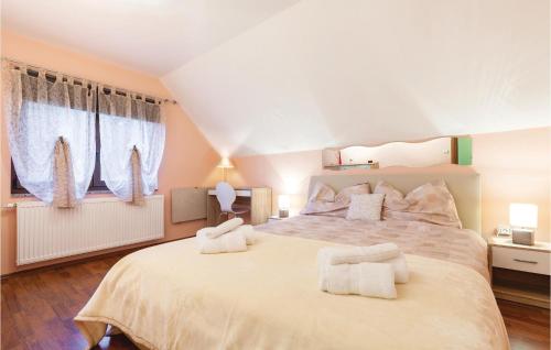 Postel nebo postele na pokoji v ubytování 3 Bedroom Beautiful Home In Brestovac