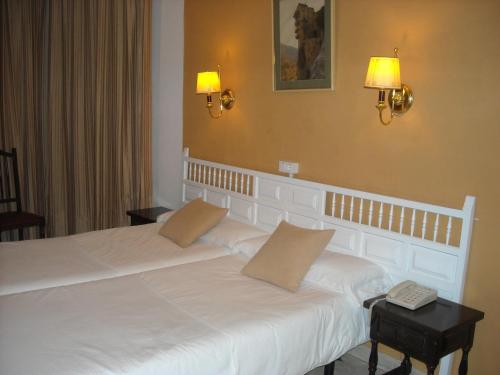 Ένα ή περισσότερα κρεβάτια σε δωμάτιο στο Hostal Residencia Avenida