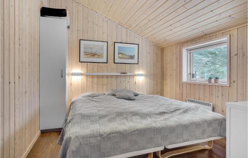 Postel nebo postele na pokoji v ubytování Cozy Home In lbk With Kitchen