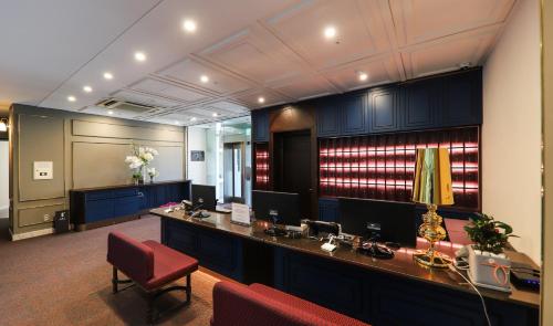 an office with a desk and a red chair at LE SEOUL HOTEL in Seoul
