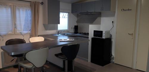 Una cocina o zona de cocina en Camping la Source